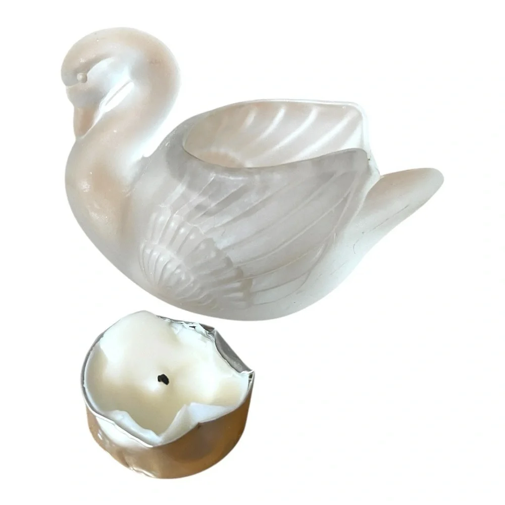 Small glass swan trinket box, frosted, vintage, 3x4 inches